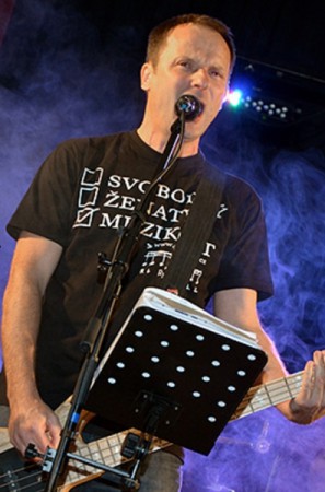 Jarryd - kytara, zpěv, vokály